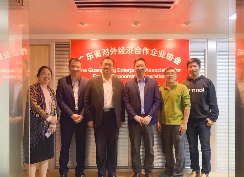 2 月 10 日 廣東省對外經(jīng)濟合作企業(yè)協(xié)會駐莫斯科代表處首席代表&俄羅斯粵商會會長孫繼業(yè)、秘書長于超先、秘書長李欽武、正睿咨詢集團商業(yè)服務中心總經(jīng)理武文盛（左3）、項目總監(jiān)譚懿（左2）合影