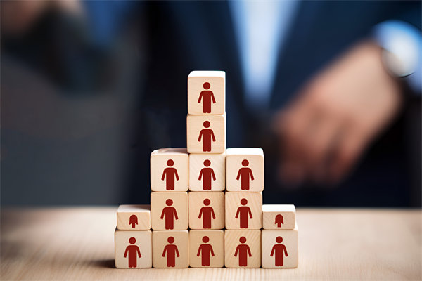企業(yè)的發(fā)展戰(zhàn)略不僅僅是老板一個人的問題，還有誰？
