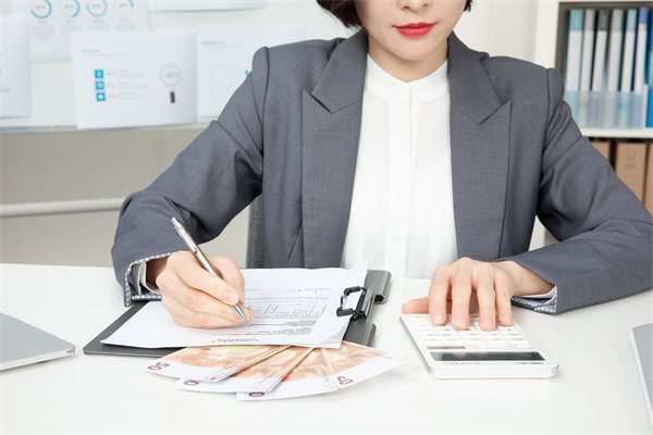 企業(yè)戰(zhàn)略轉(zhuǎn)型的關(guān)鍵成功因素與風(fēng)險(xiǎn)規(guī)避策略何在？