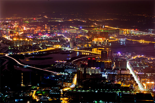 清遠(yuǎn)戰(zhàn)略咨詢公司洞察市場(chǎng)，如何精準(zhǔn)為企業(yè)定位發(fā)展方向？